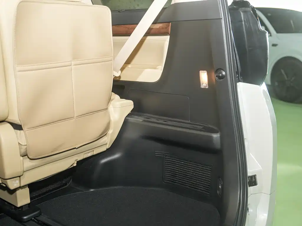 Toyota Alphard 2017 — фото 30