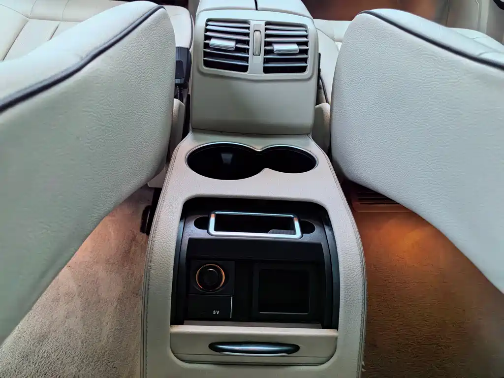 Mercedes-Benz E-Class 2015 — фото 20