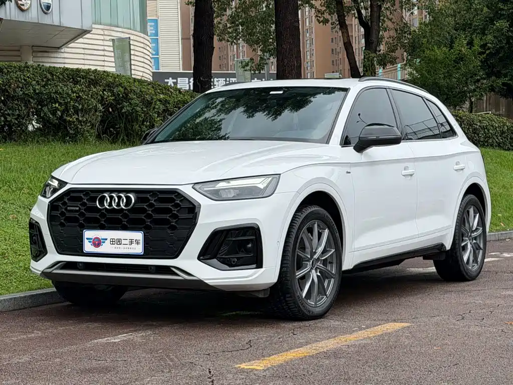 Audi Q5L 2022 — фото 1