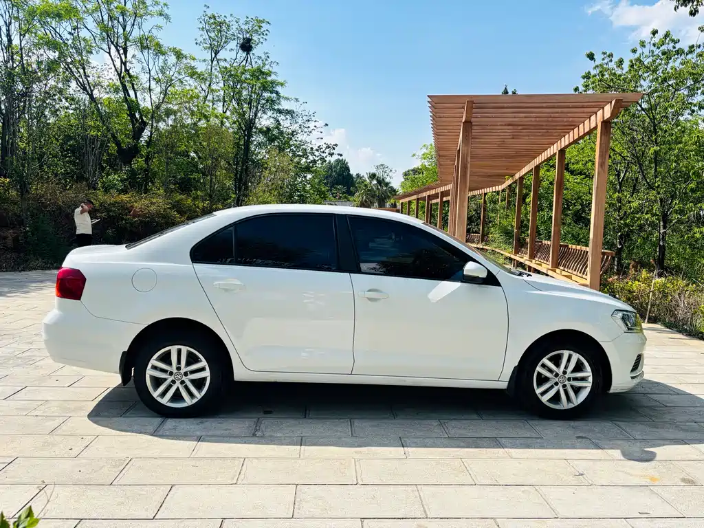 Volkswagen Jetta 2019 — фото 10