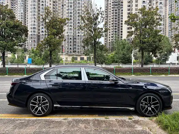 BMW i7 2023