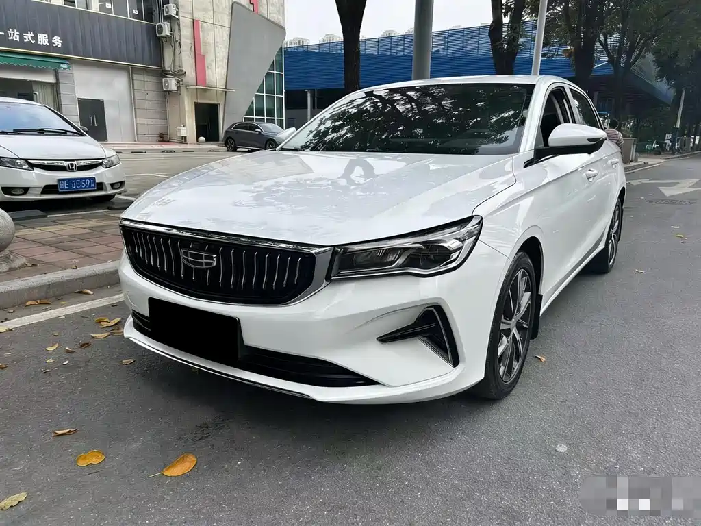 Geely Emgrand 2021
