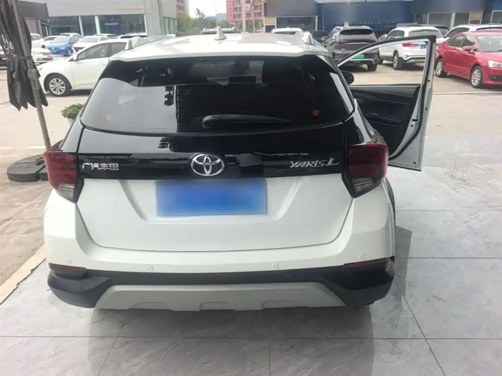 Toyota Yaris L 2020 — фото 6