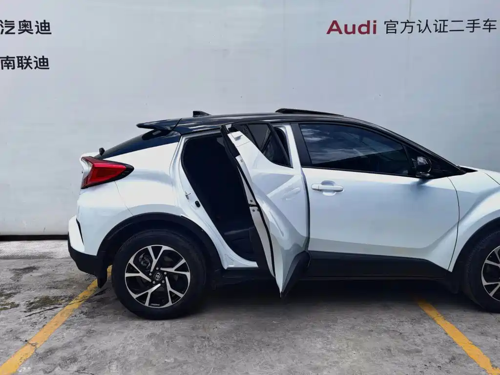Toyota C-HR 2023 — фото 23