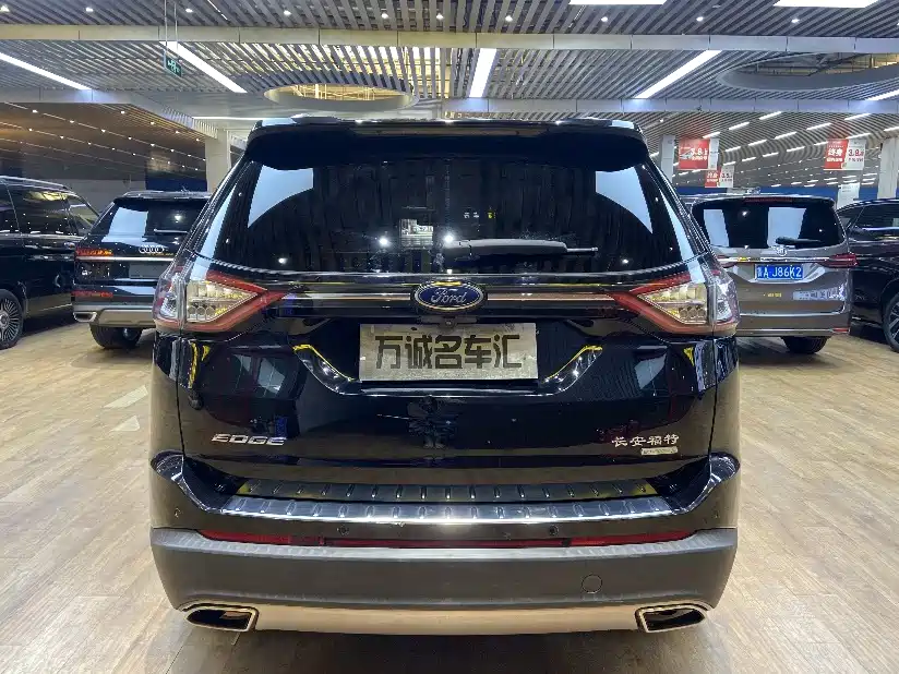 Ford Edge 2019 — фото 27