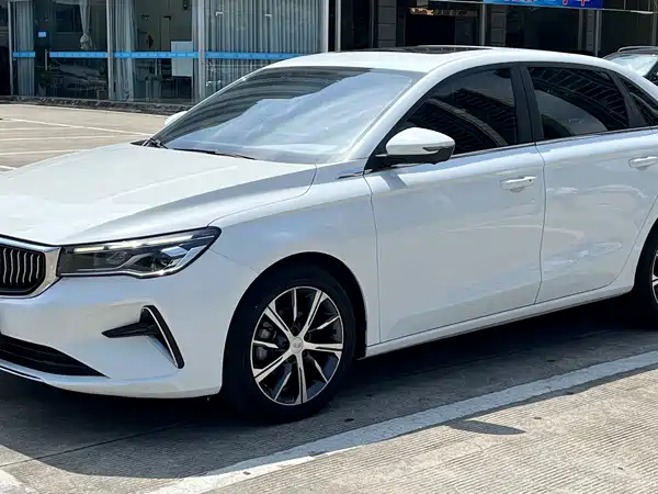 Geely Emgrand 2022
