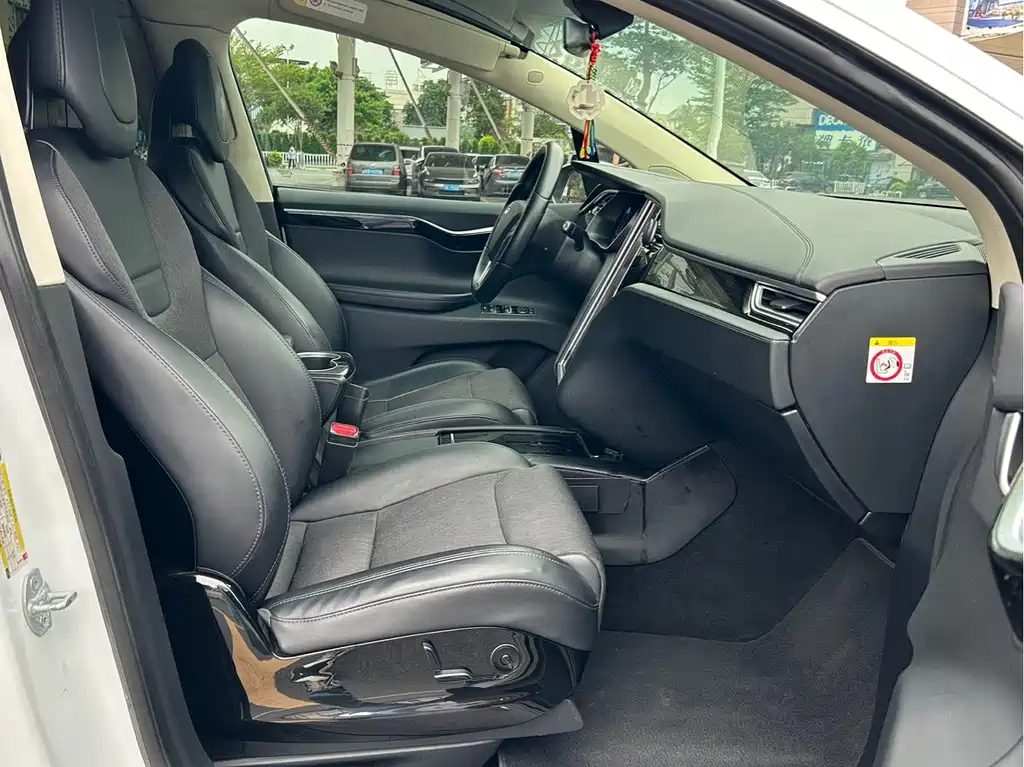 Tesla Model X 2017 — фото 13