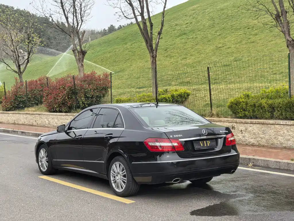 Mercedes-Benz E-Class 2009