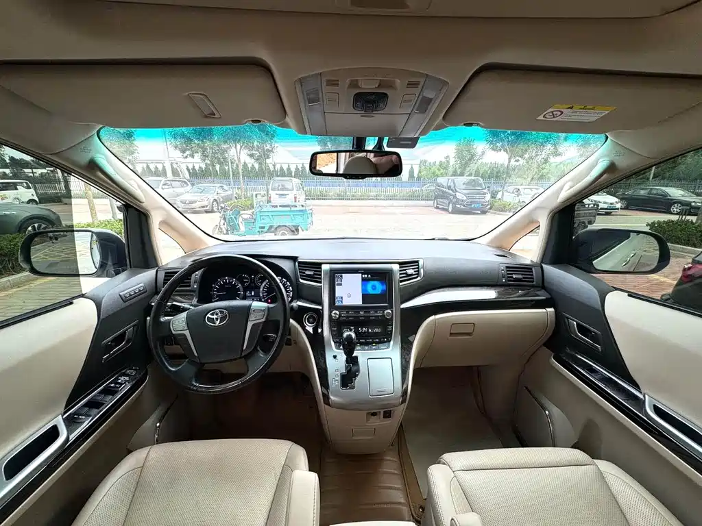 Toyota Alphard 2013