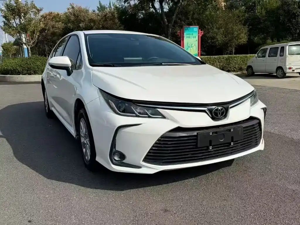 Toyota Corolla 2023 — фото 2