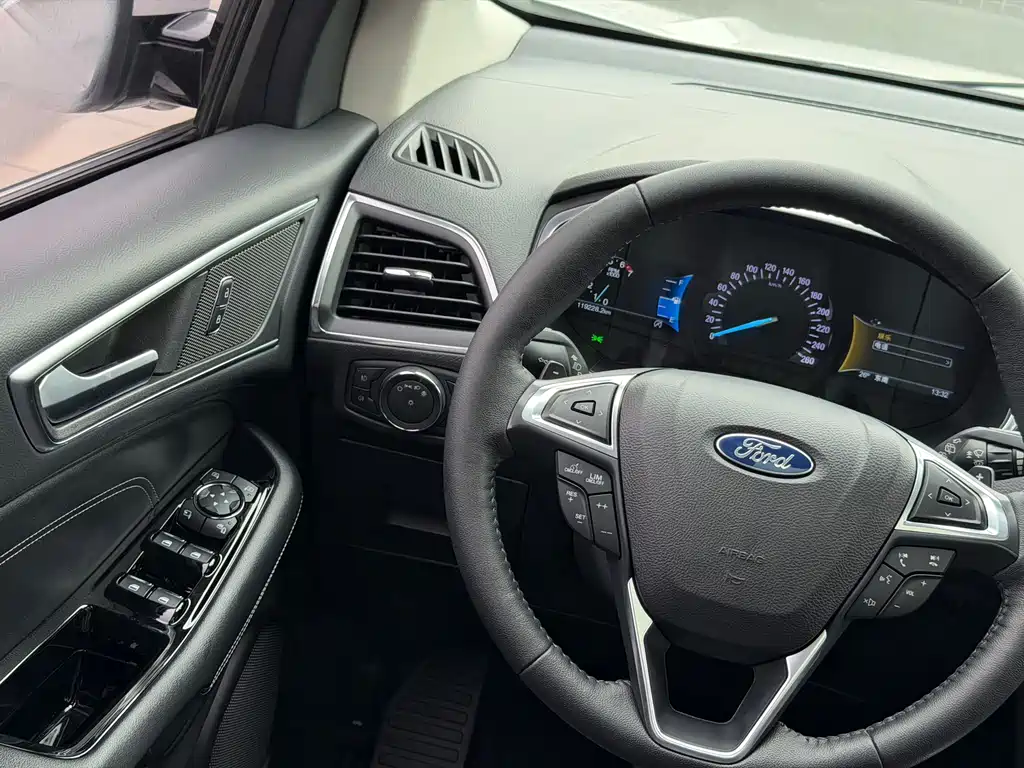 Ford Edge 2019 — фото 20