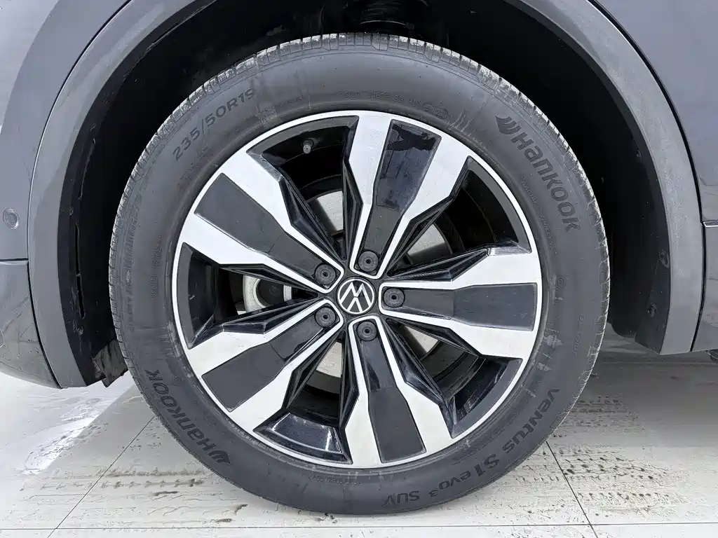 Volkswagen Tiguan L 2023 — фото 19