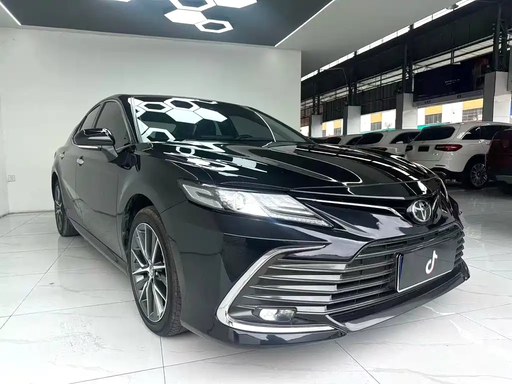 Toyota Camry 2023 — фото 3