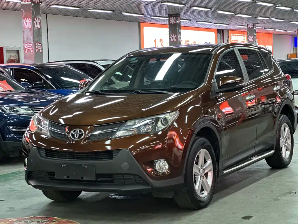 Toyota RAV4 2015 — фото 1