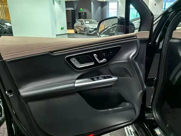 Mercedes-Benz EQE SUV 2025