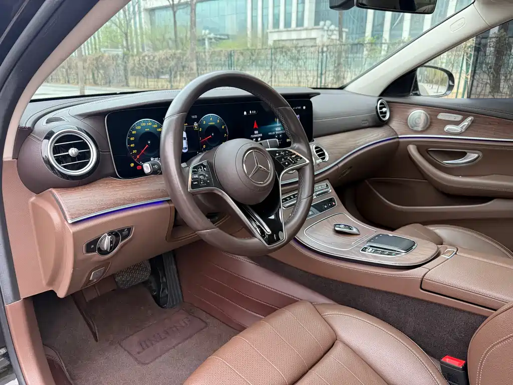 Mercedes-Benz E-Class 2022 — фото 10