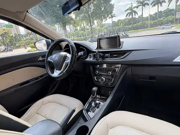 Changan Yuexiang V7 2017