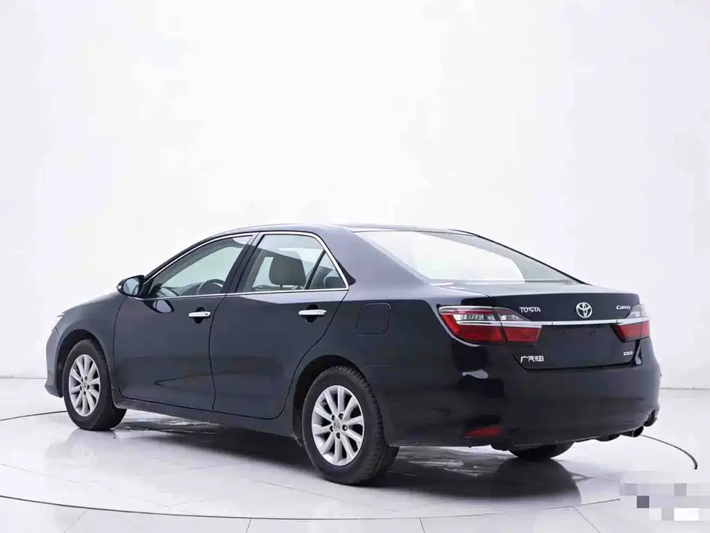 Toyota Camry 2015 — фото 2
