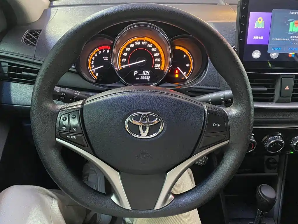 Toyota Yaris L 2022 — фото 12