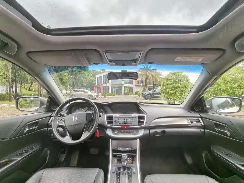 Honda Accord 2016 — фото 19