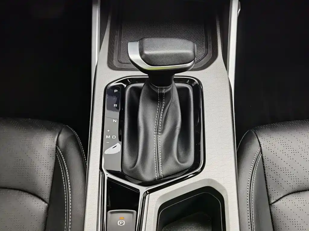 Geely Emgrand 2023 — фото 13