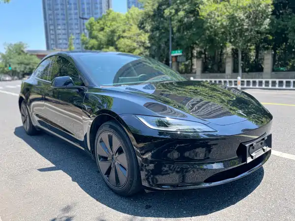 Tesla Model 3 2024