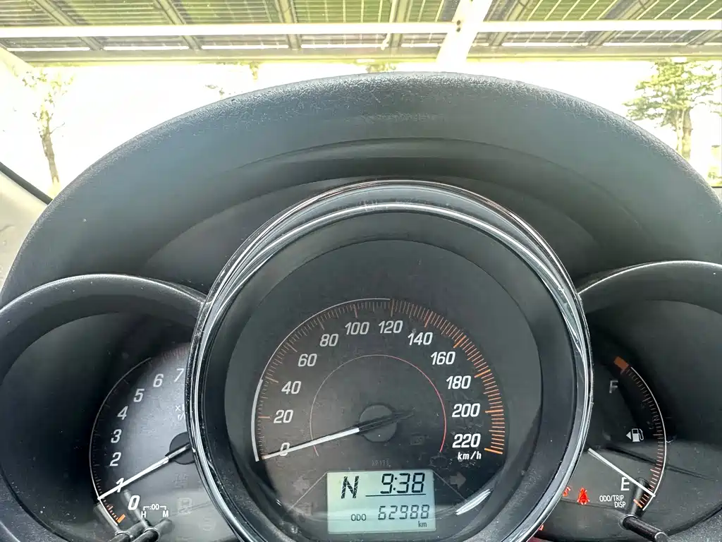 Toyota Yaris L 2020 — фото 16
