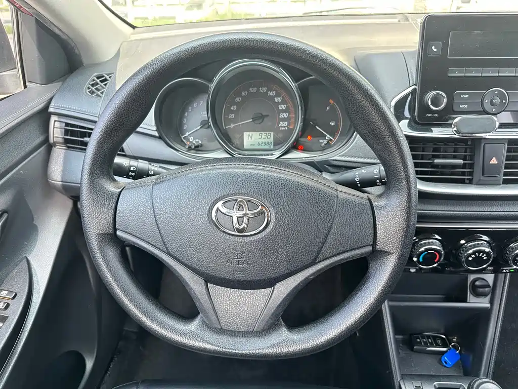 Toyota Yaris L 2020 — фото 17