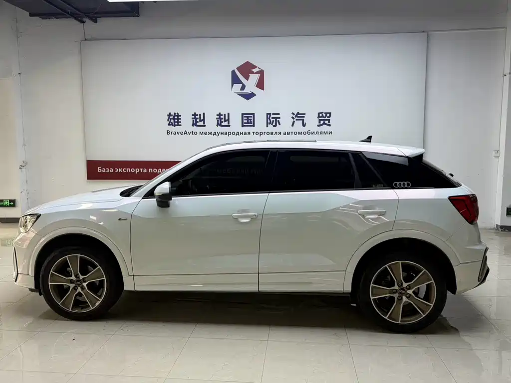 Audi Q2L 2023