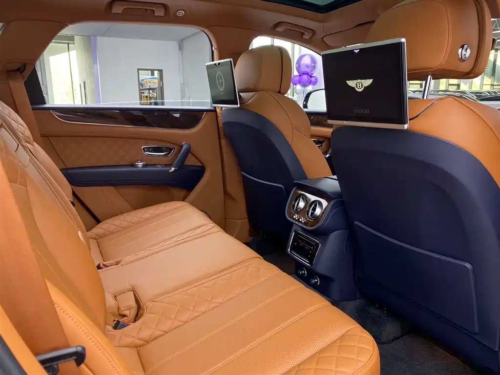 Bentley Bentayga 2018 — фото 11