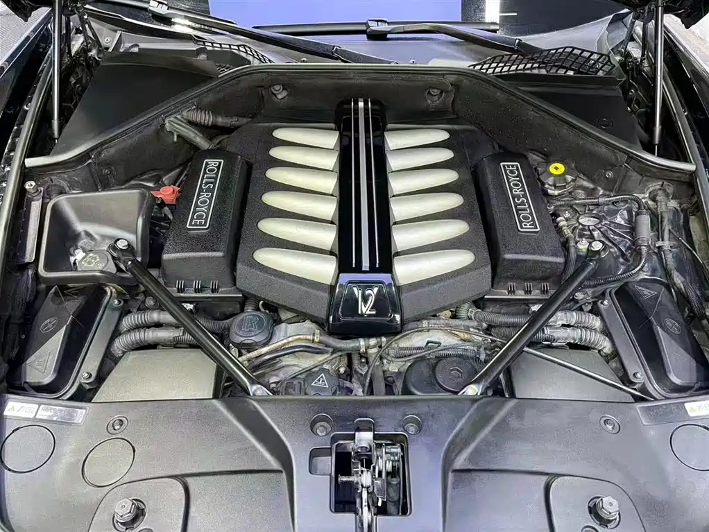 Rolls-Royce Ghost 2014 — фото 14