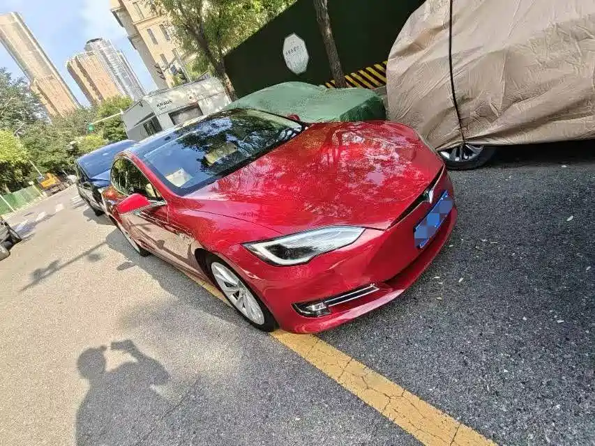 Tesla Model S 2017 — фото 3