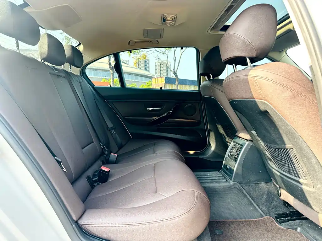 BMW 3 Series 2018 — фото 13