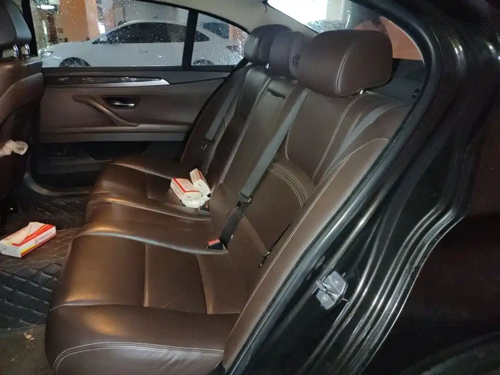 BMW 5 Series 2015 — фото 18