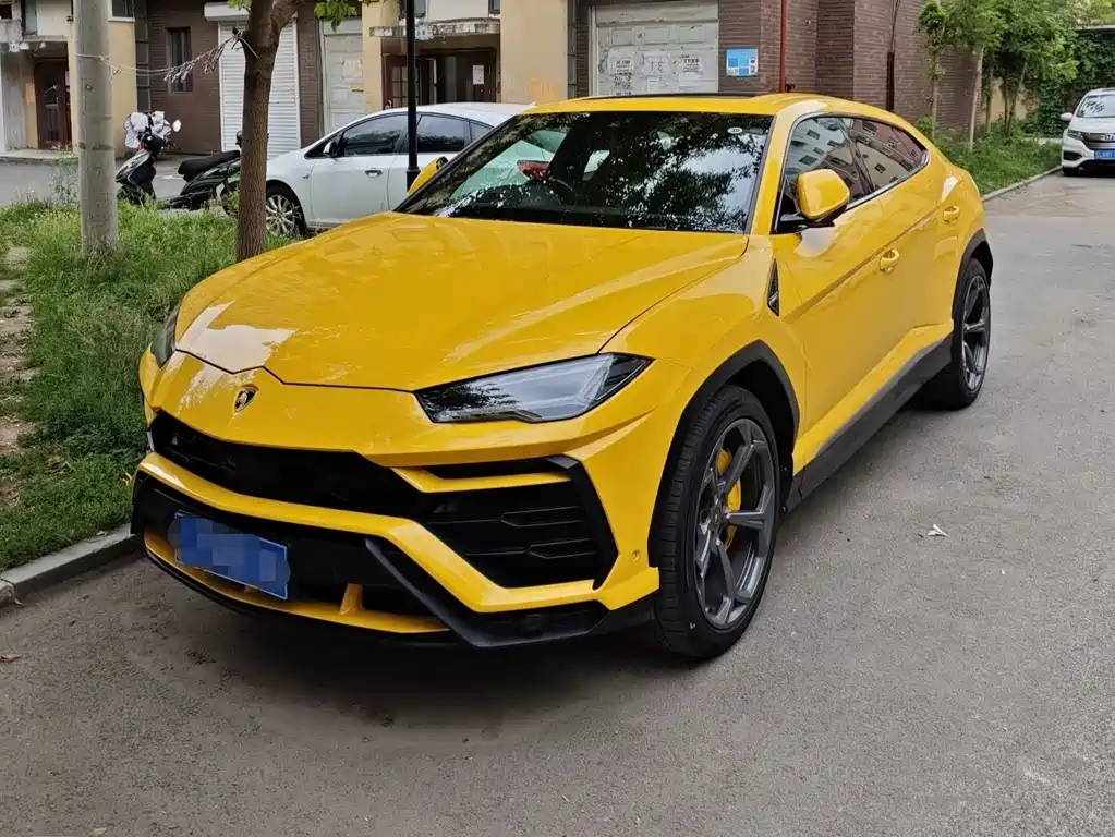 Lamborghini Urus 2023 — фото 1