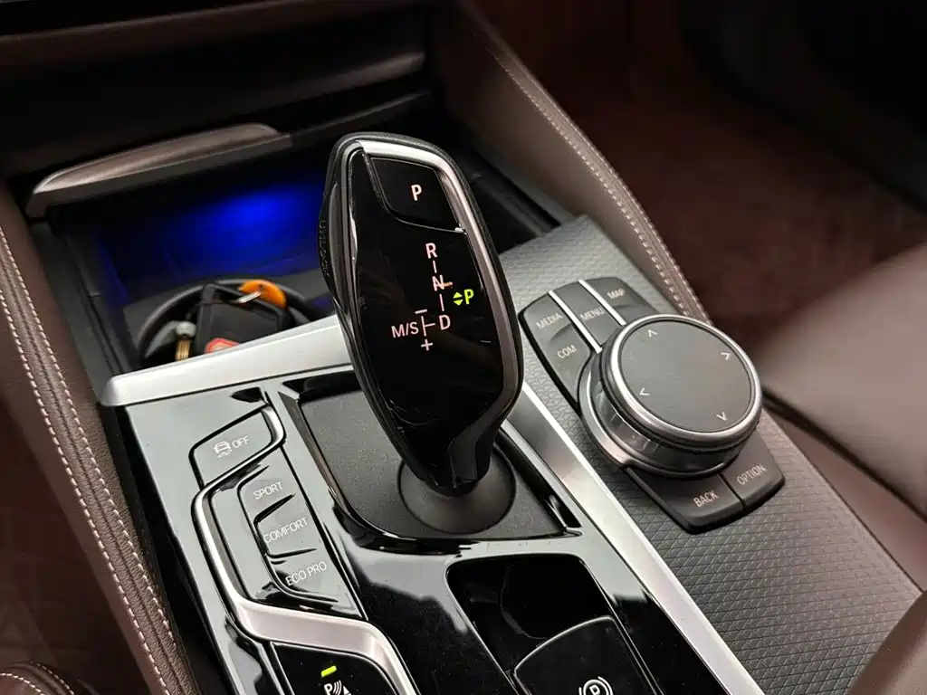 BMW 5 Series 2020 — фото 16