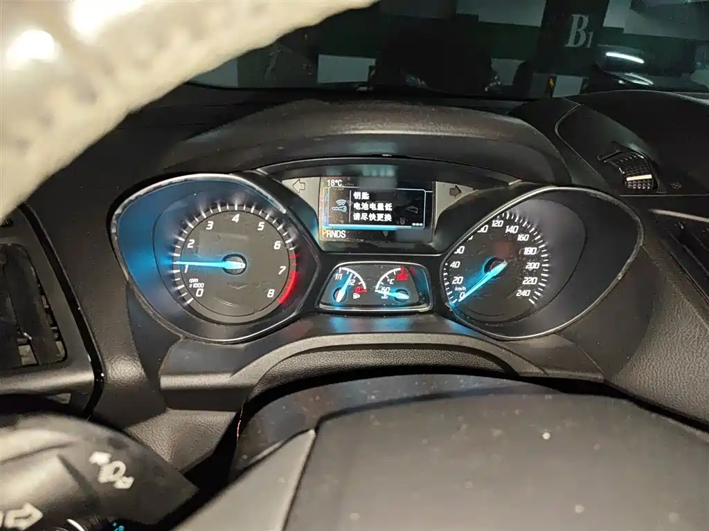 Ford Kuga 2015 — фото 4