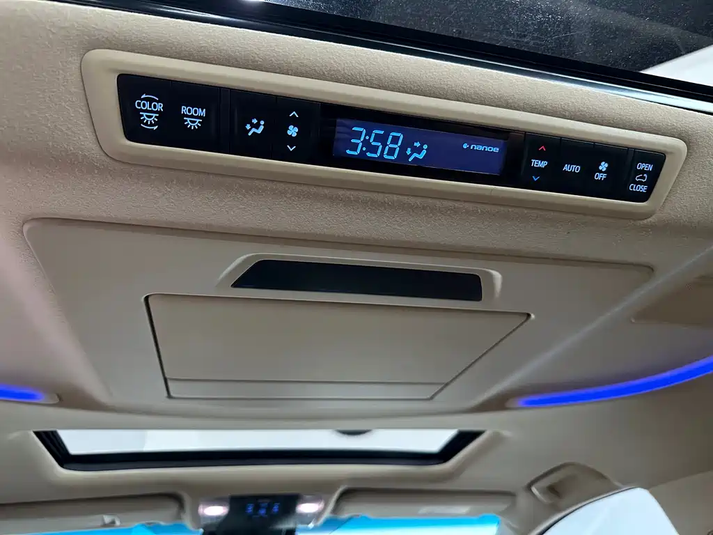 Toyota Vellfire 2021 — фото 18