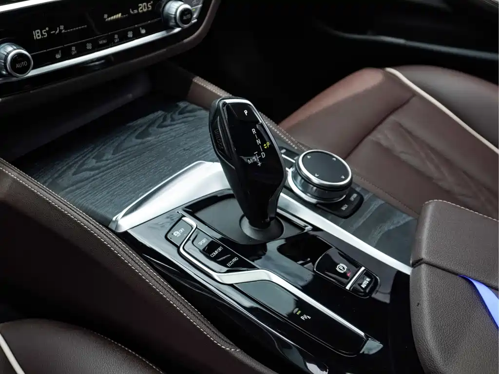 BMW 5 Series 2023 — фото 16