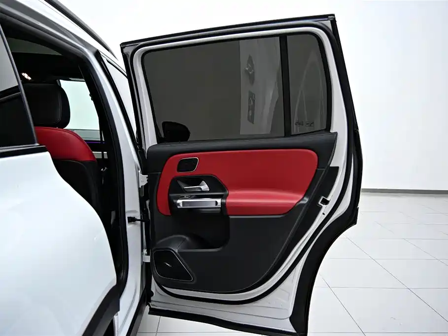 Mercedes-Benz GLB AMG 2023 — фото 18