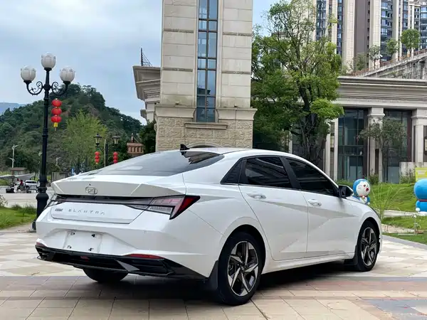 Hyundai Elantra 2022