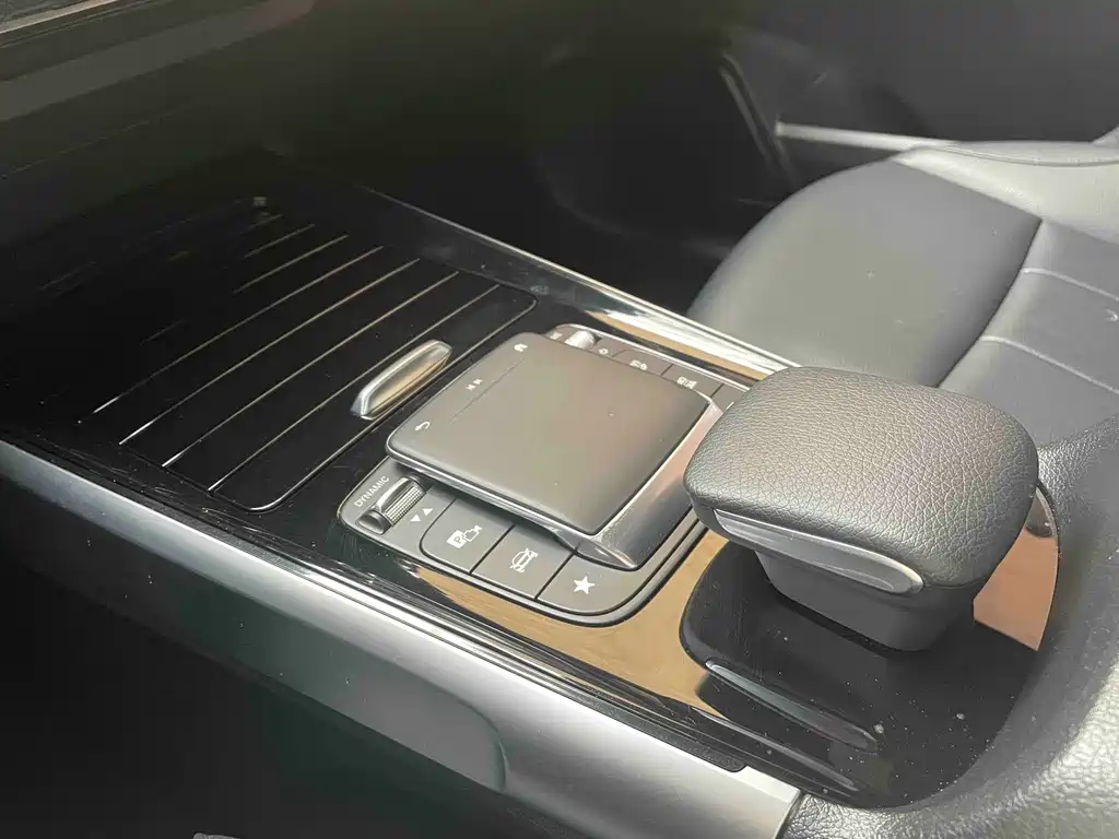 Mercedes-Benz GLB 2023 — фото 17