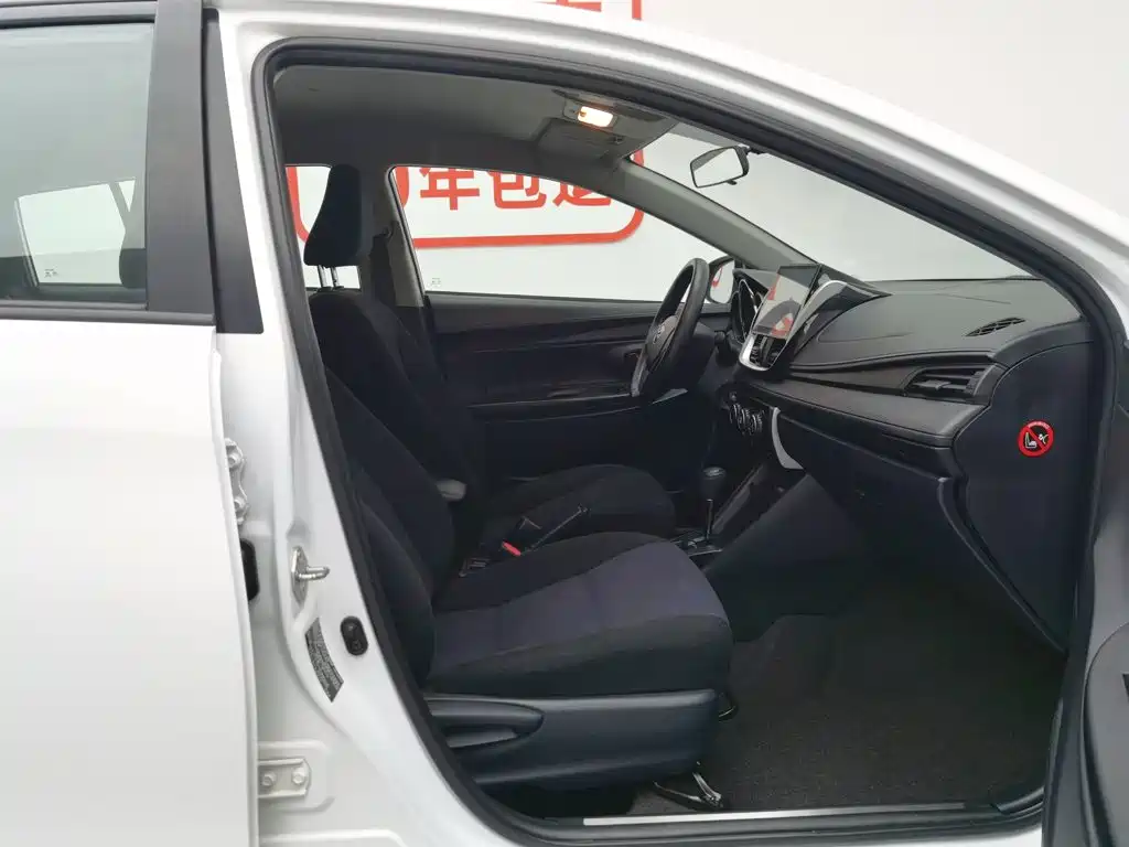 Toyota Yaris L 2017 — фото 23