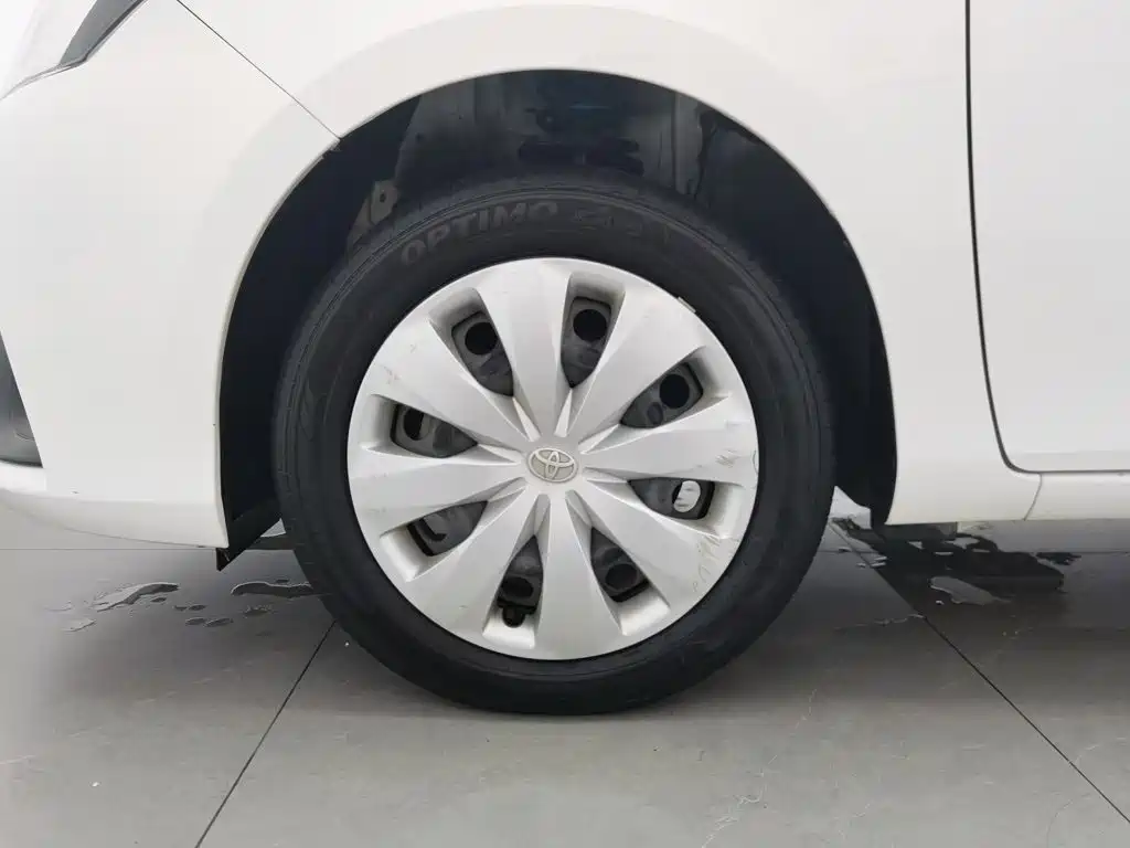 Toyota Yaris L 2017 — фото 17