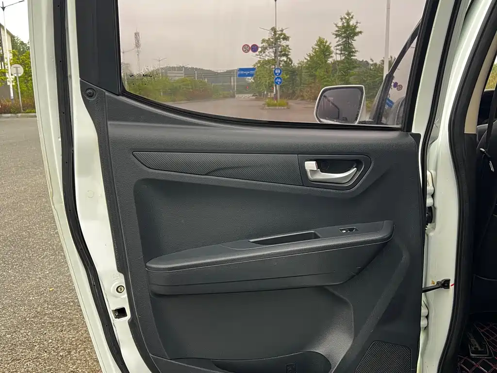 Isuzu RE-MAX 2018 — фото 18