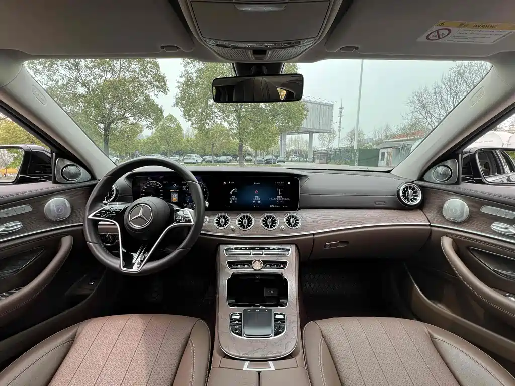 Mercedes-Benz E-Class 2023 — фото 8
