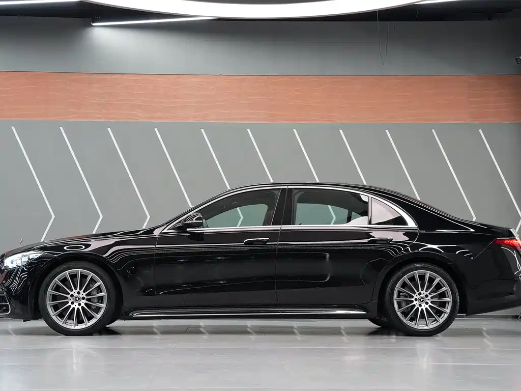Mercedes-Benz S-Class 2024