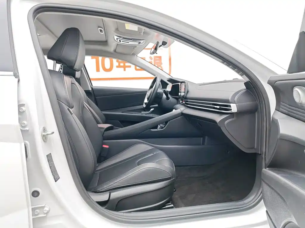 Hyundai Elantra 2023 — фото 23