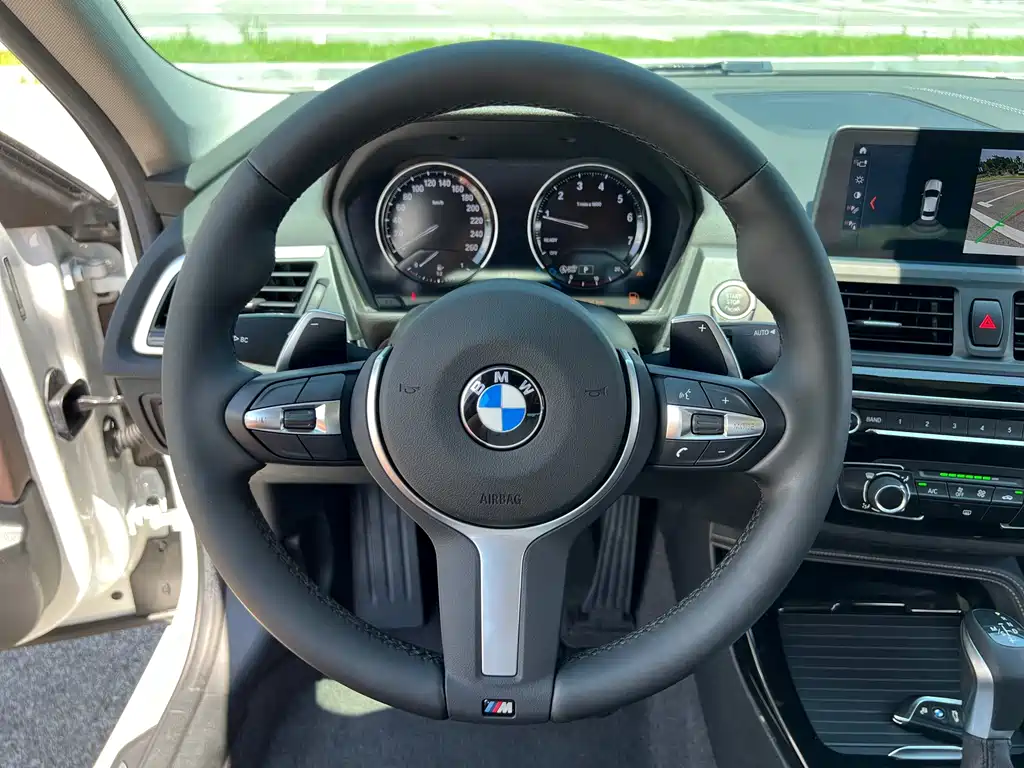 BMW 1 Series 2019 — фото 13