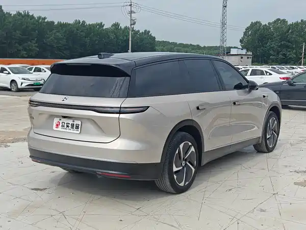 NIO ES8 2023